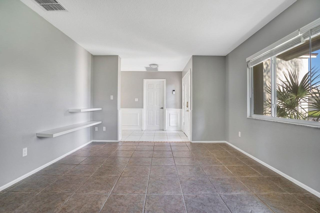 111 Colyer Dr - Photo 4 of 19