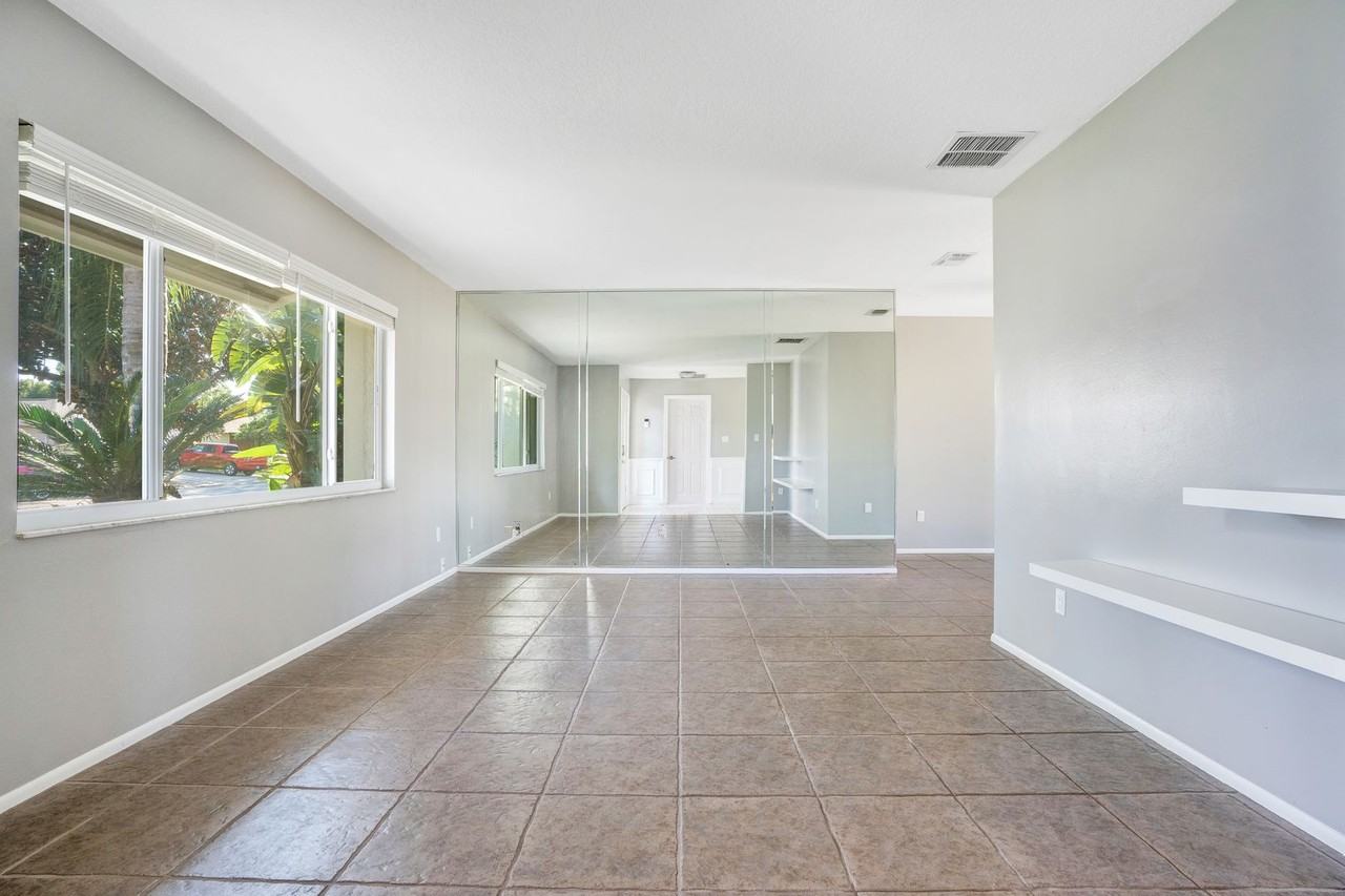 111 Colyer Dr - Photo 5 of 19