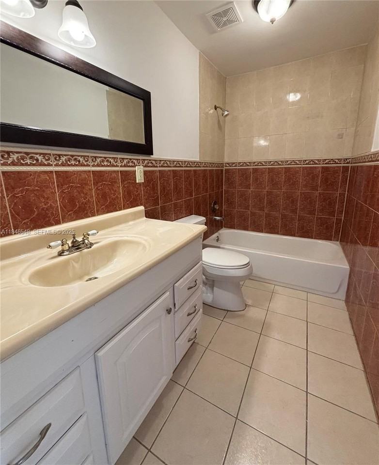 1399 Sussex Drive - Photo 2 of 10