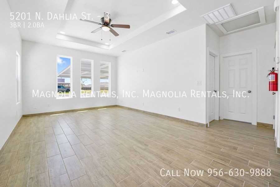 5201 N Dahlia St #3 - Photo 3 of 16