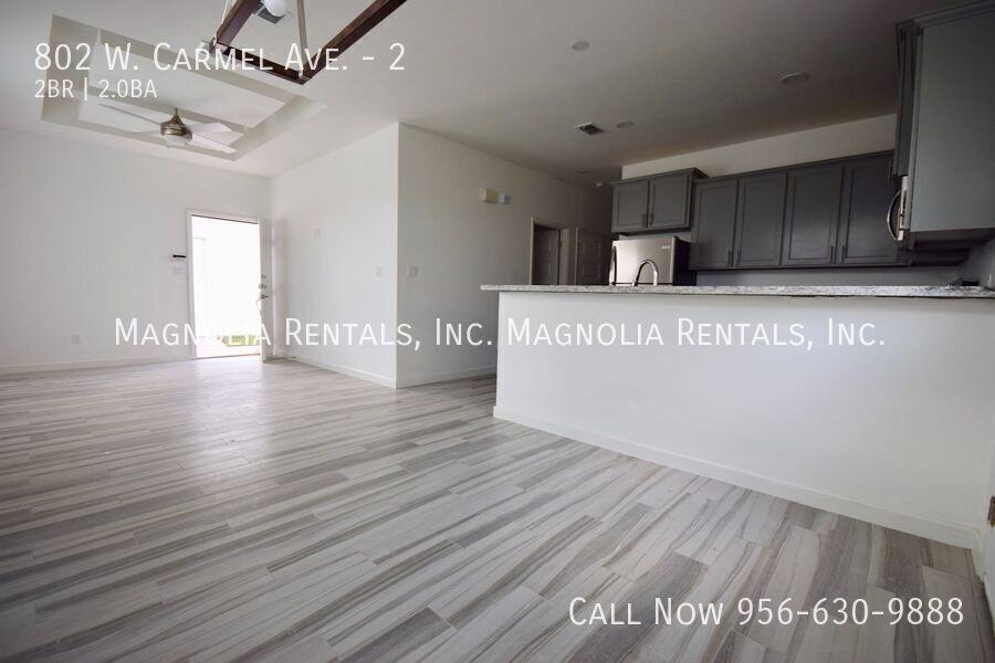 802 W Carmel Ave #2 - Photo 4 of 11