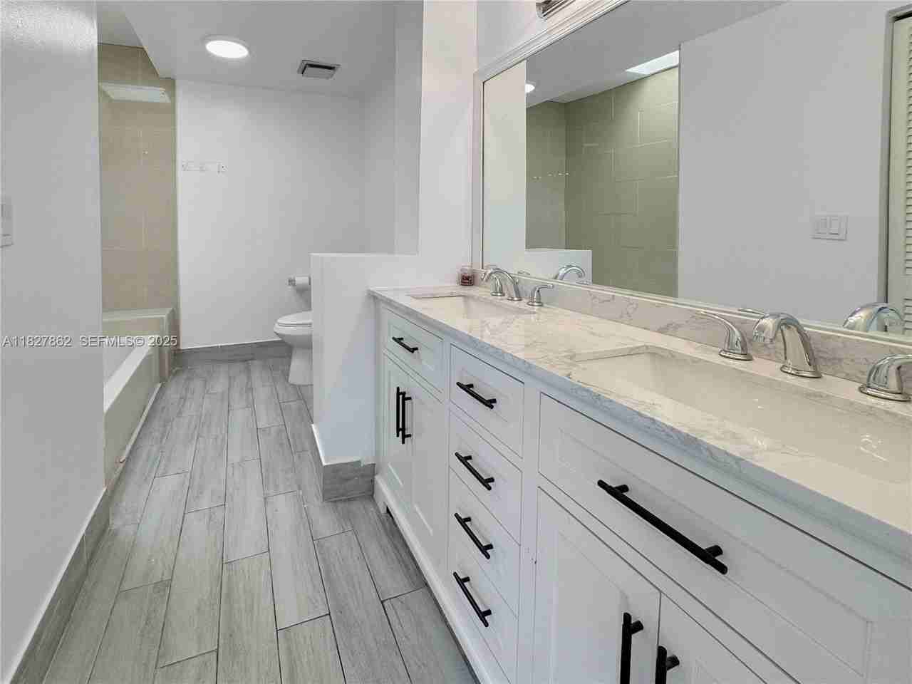 8103 Southwest 24th Street #B32 - Photo 4 of 16