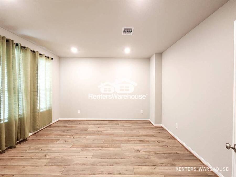 10714 Cliffs View Dr - Photo 4 of 29