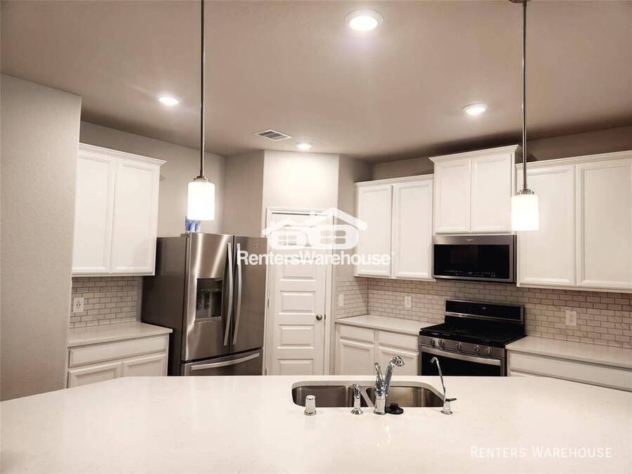 10714 Cliffs View Dr - Photo 7 of 29