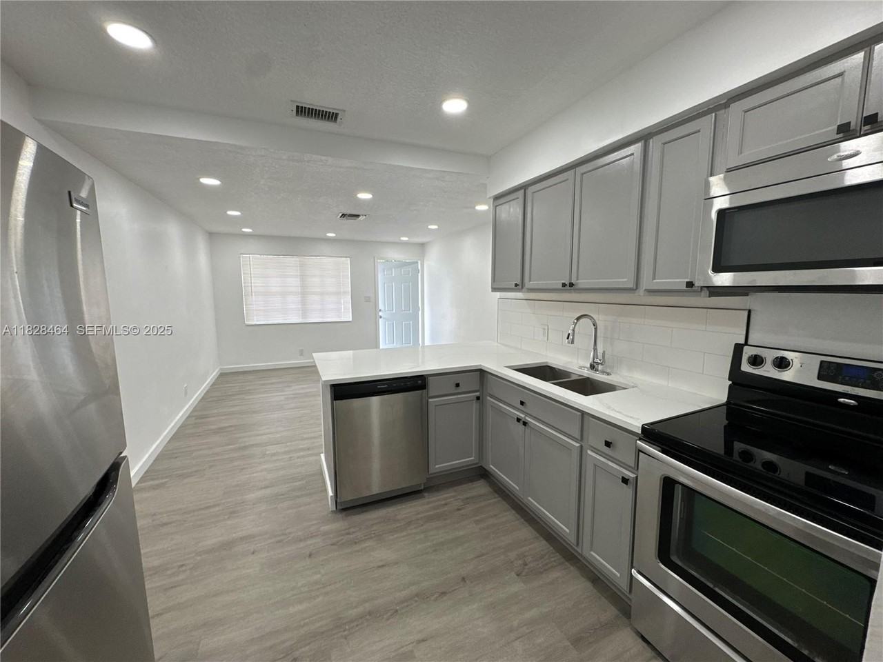 830 Southwest 6th Street #C - Photo 3 of 12