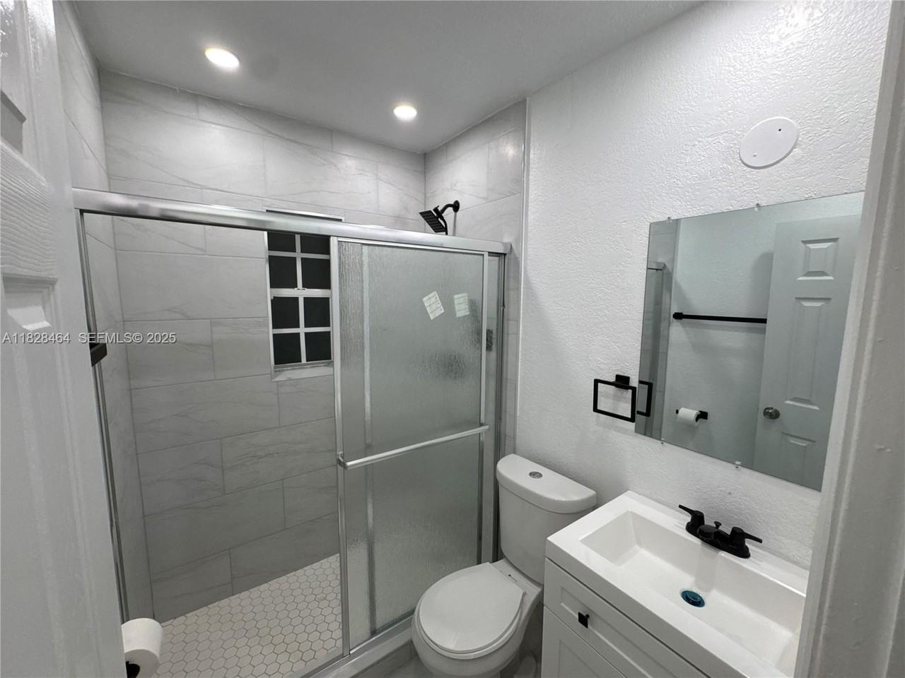 830 Southwest 6th Street #C - Photo 4 of 12