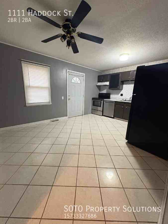 1111 Haddock St - Photo 4 of 18