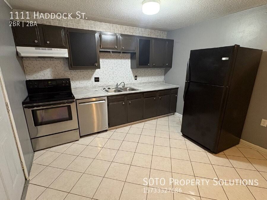 1111 Haddock St - Photo 5 of 18