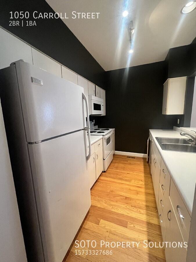 1050 Carroll St - Photo 7 of 14