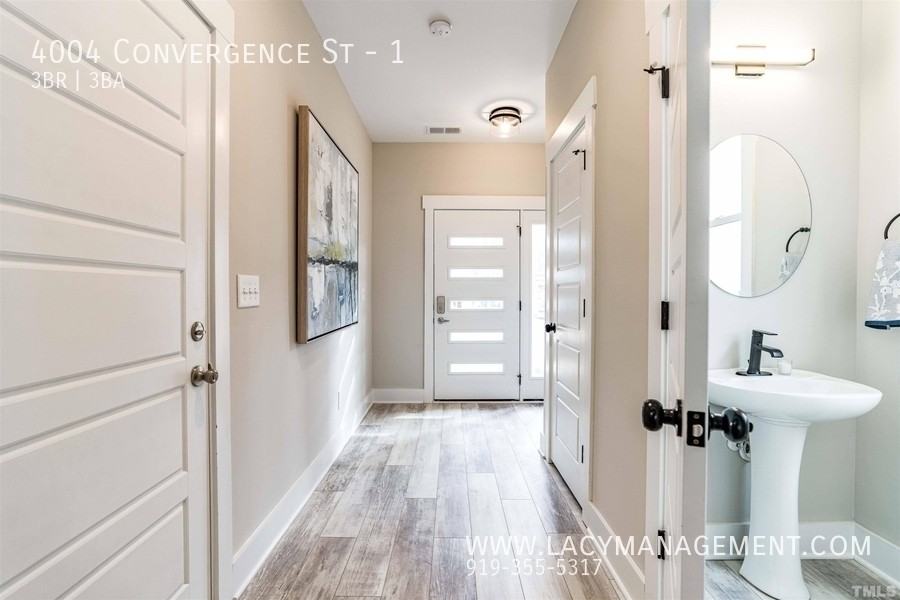 4004 Convergence St - Photo 5 of 28