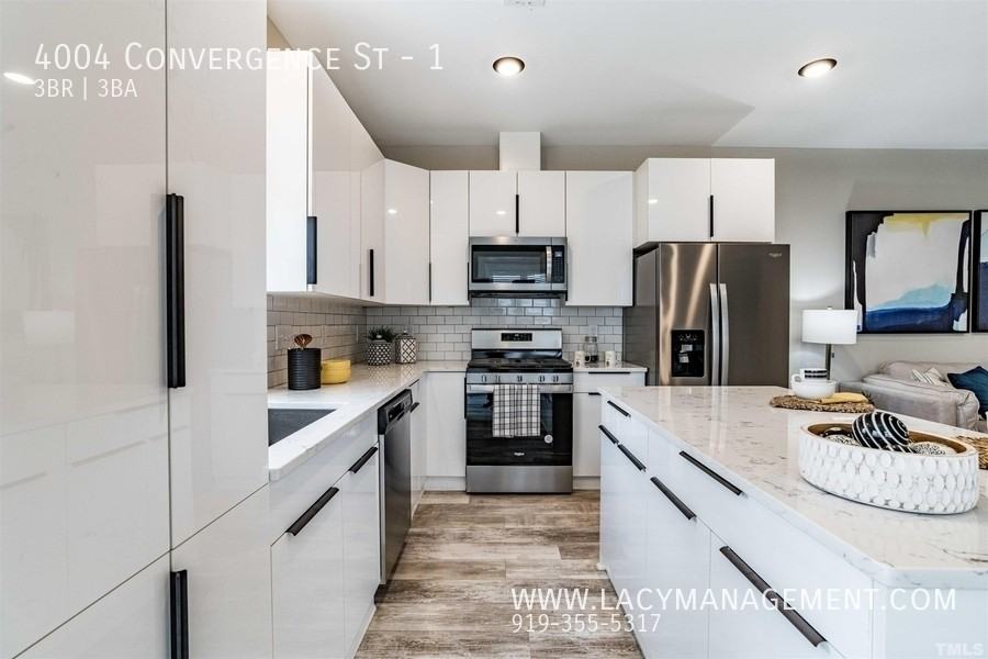 4004 Convergence St - Photo 7 of 28