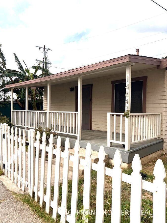 14843 Sylvan St #14843-5 - Photo 6 of 6