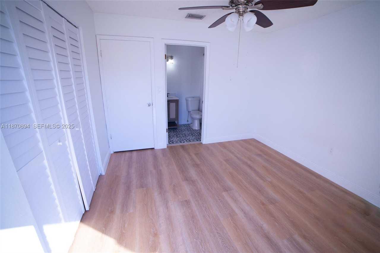 2050 Northeast 140th Street #21 - Photo 5 of 19