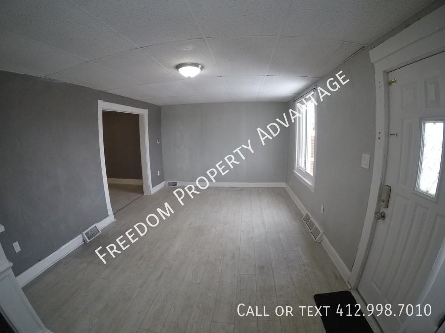 716 Saint Clair Ave - Photo 4 of 10