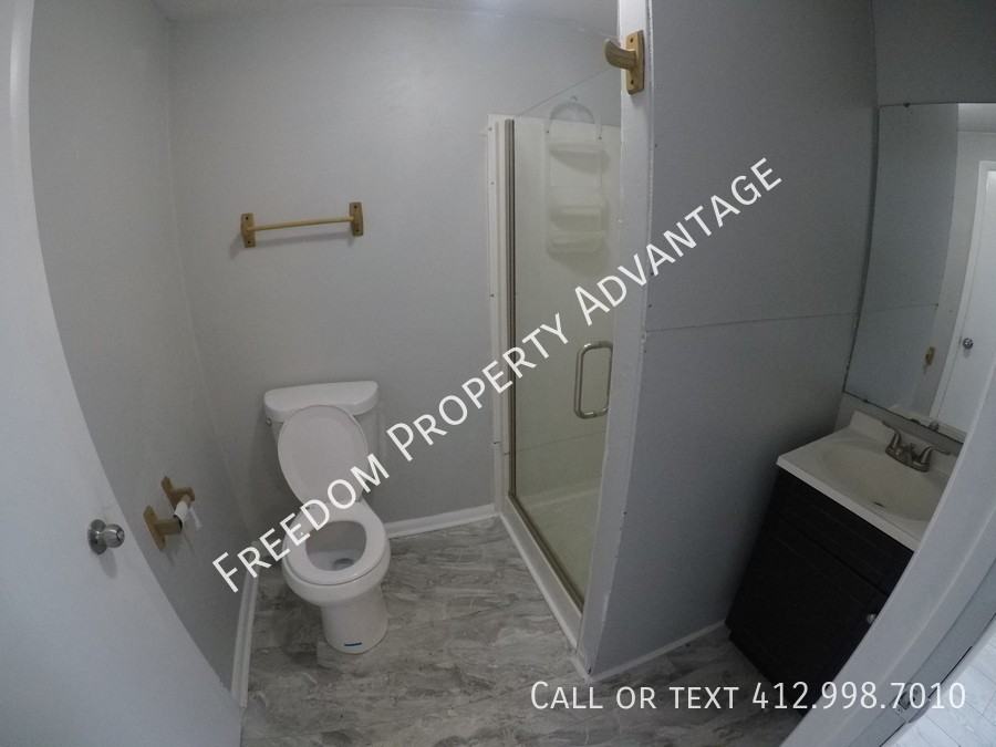 716 Saint Clair Ave - Photo 7 of 10