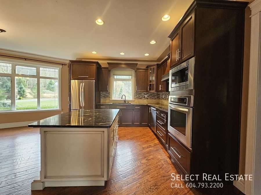 6230 Bradner Lane #B - Photo 7 of 43