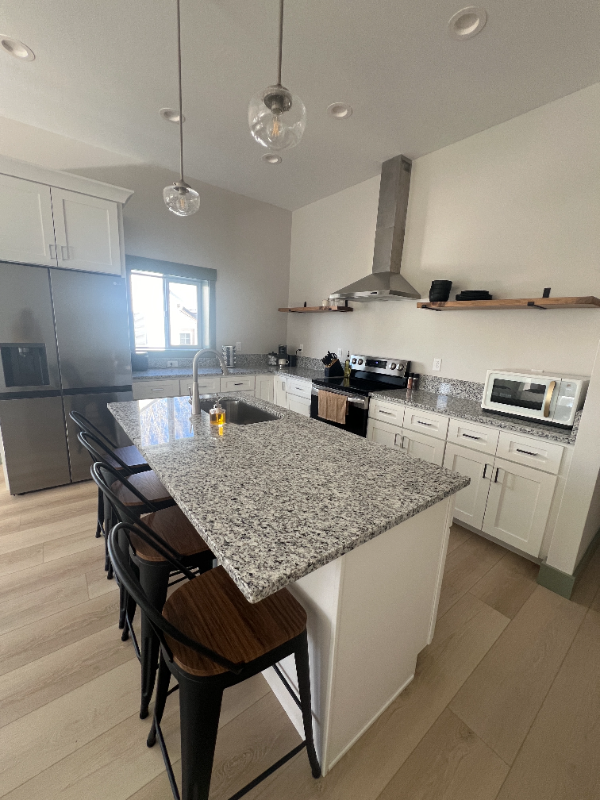 422 W 18th St - Photo 3 of 16