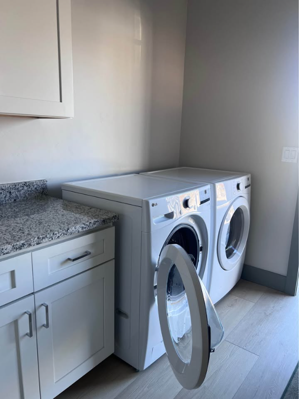 422 W 18th St - Photo 7 of 16