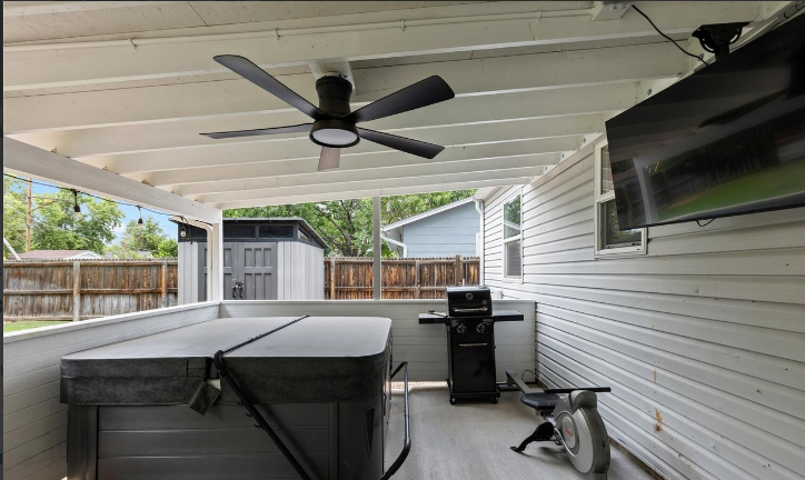 2105 S Hazel Ct - Photo 4 of 19