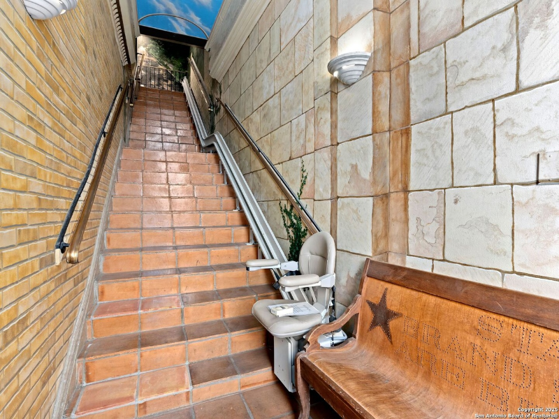 211 N Presa St #2 - Photo 2 of 17