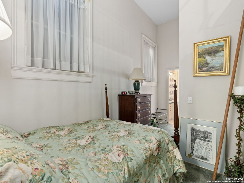 211 N Presa St #2 - Photo 3 of 17