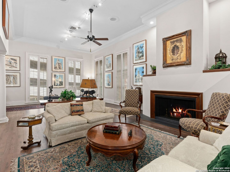 211 N Presa St #2 - Photo 5 of 17