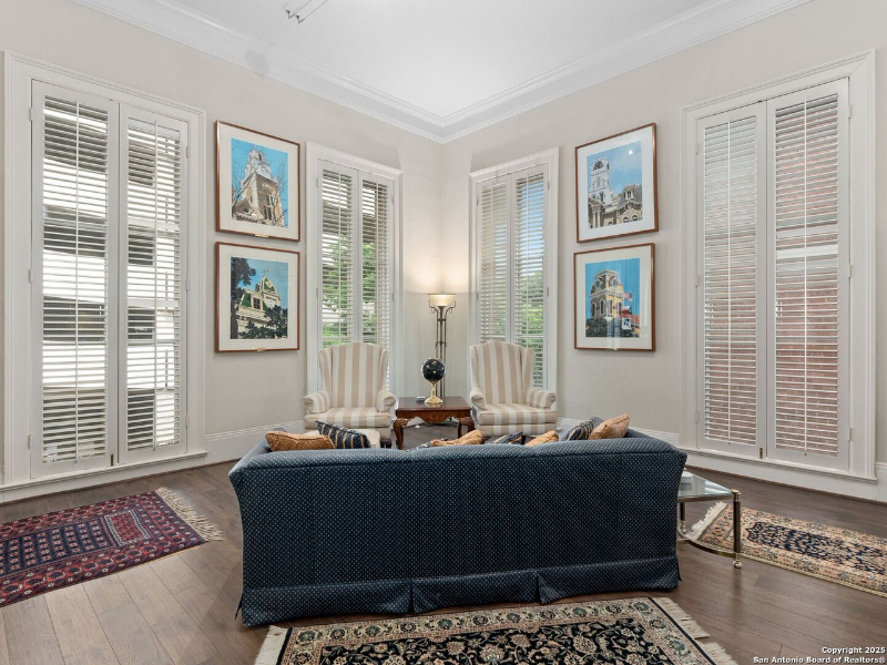 211 N Presa St #2 - Photo 6 of 17