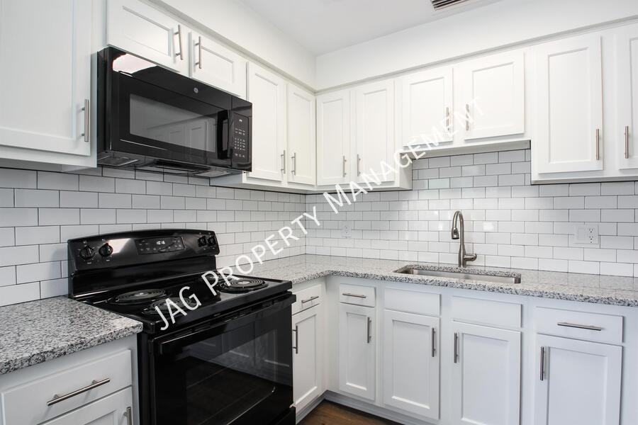 1426 Berrier St #4 - Photo 5 of 31