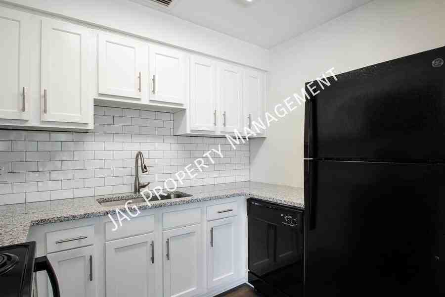 1426 Berrier St #4 - Photo 6 of 31