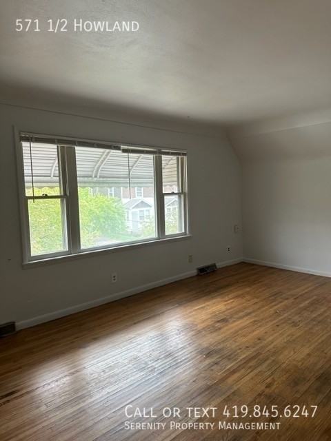 571 1/2 Howland Ave #2 - Photo 2 of 9