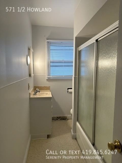 571 1/2 Howland Ave #2 - Photo 5 of 9