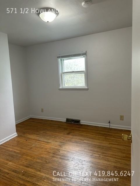 571 1/2 Howland Ave #2 - Photo 7 of 9