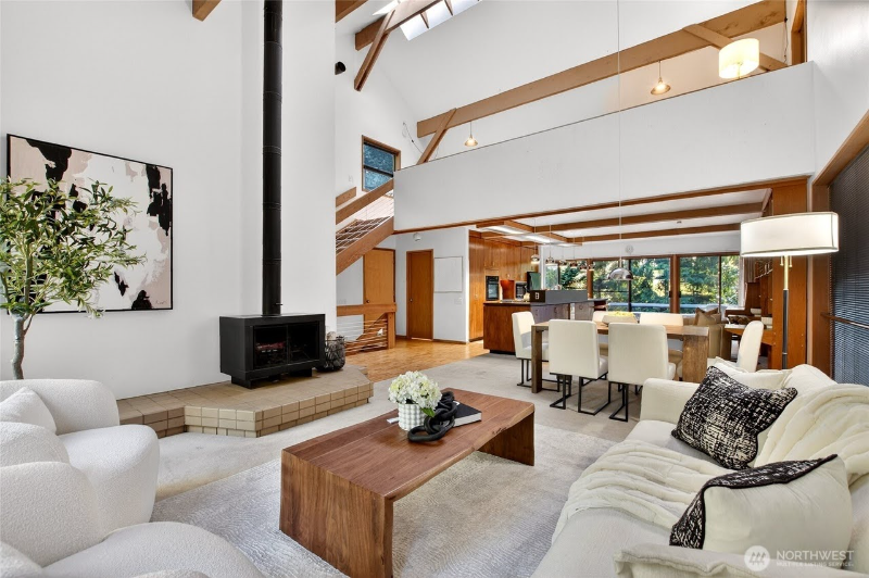 3323 Ne 156th St - Photo 4 of 20