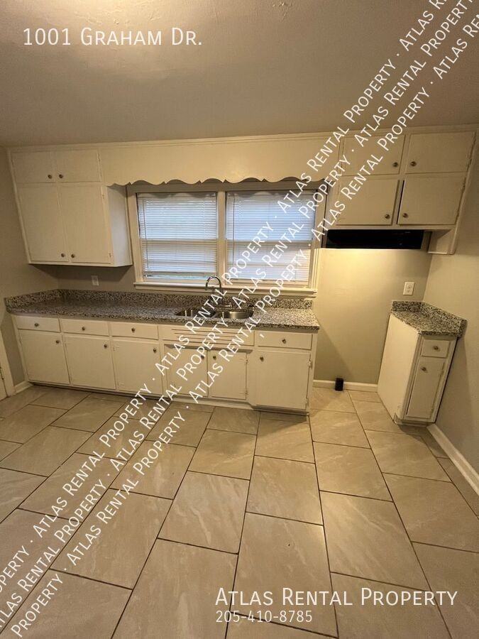 1001 Graham Dr - Photo 3 of 9