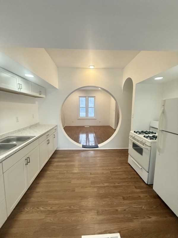 32 Garner St #LEFT - Photo 2 of 16