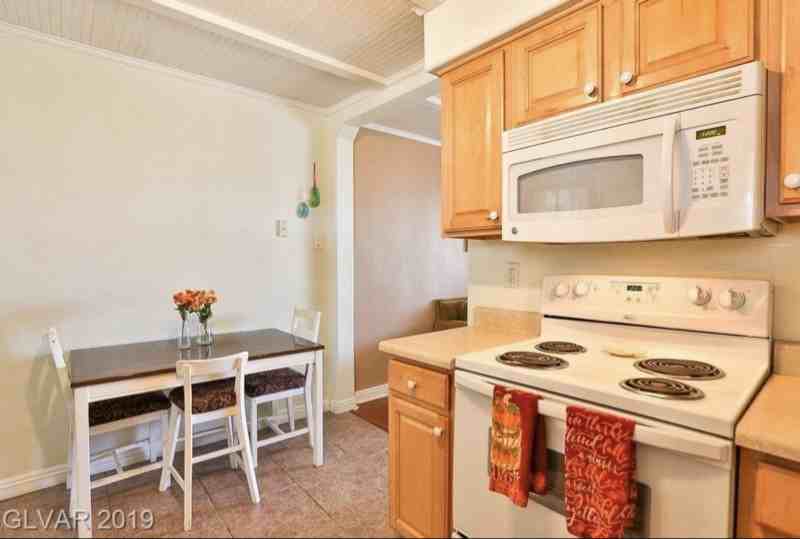 19 Lowery St - Photo 7 of 18