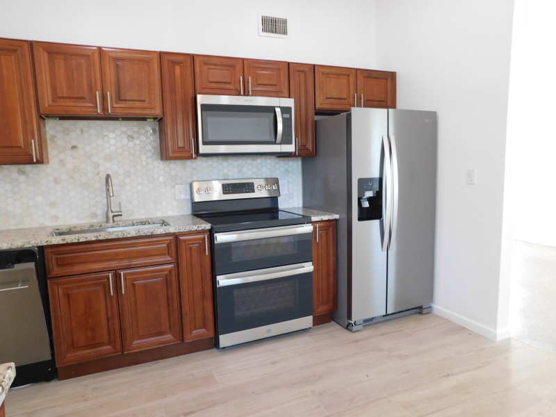 1811 Highland Ave #1811 - Photo 3 of 15