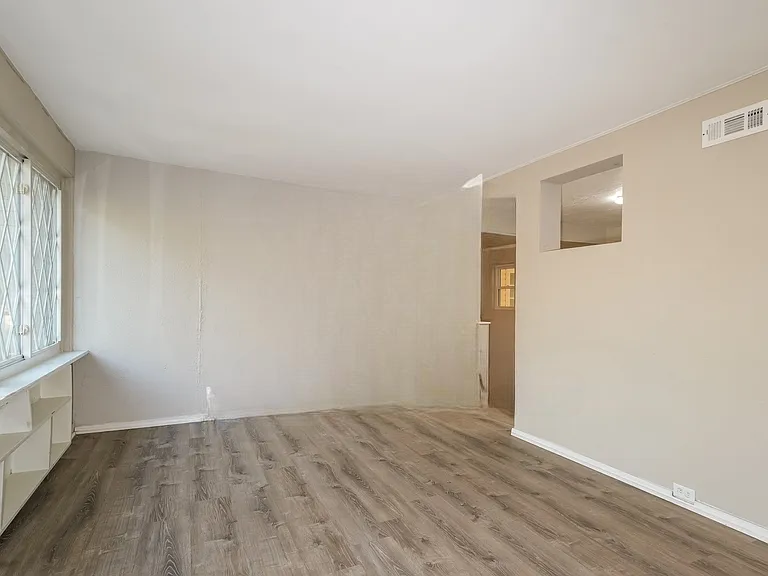 24 Saint Laurence Dr #1 - Photo 2 of 9