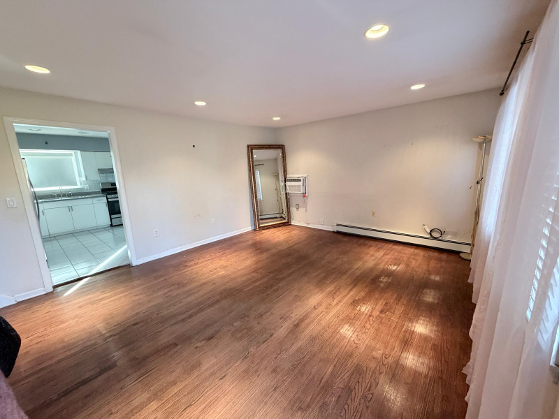 427 Lake St - Photo 2 of 10