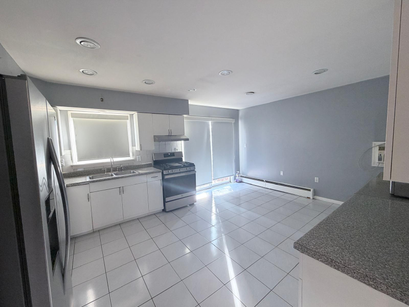 427 Lake St - Photo 4 of 10