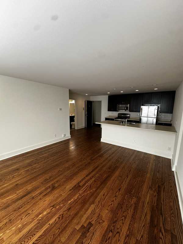 1039 N Cass St #13 - Photo 4 of 9