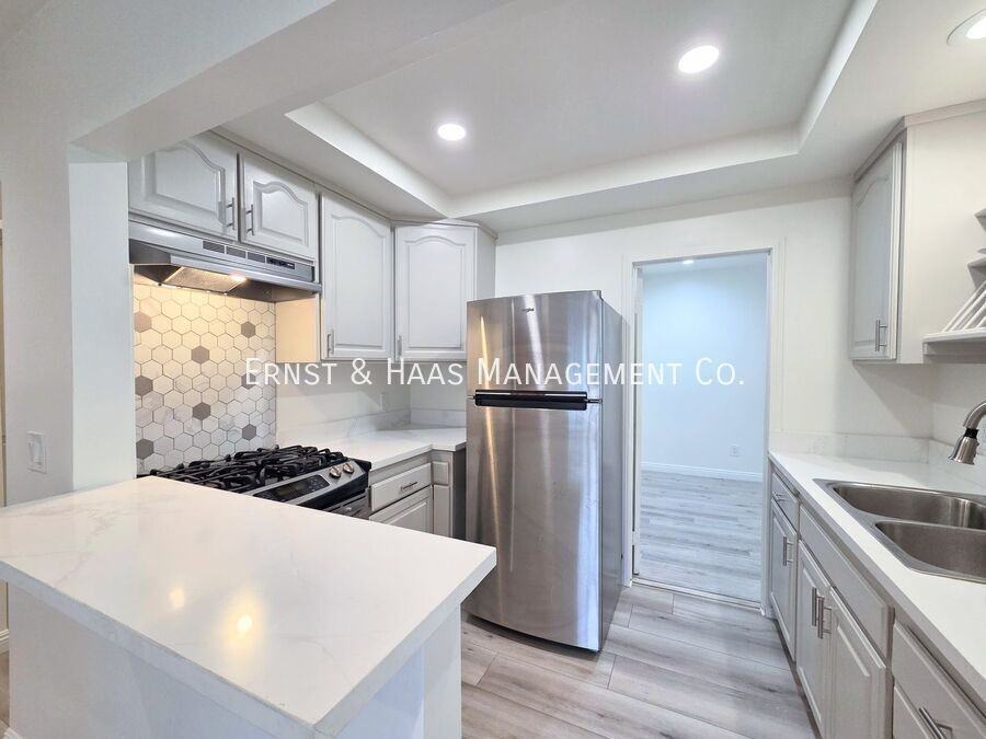 1084 Walnut Ave - Photo 6 of 23