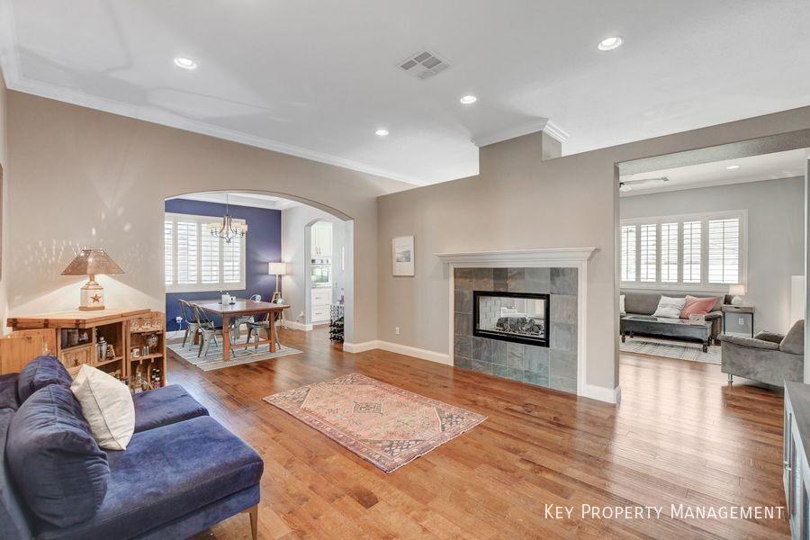 10553 Linderhof Ave - Photo 2 of 20