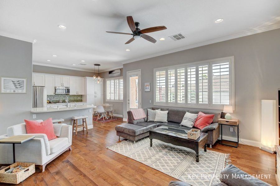 10553 Linderhof Ave - Photo 4 of 20