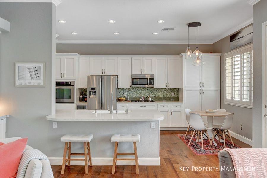 10553 Linderhof Ave - Photo 5 of 20