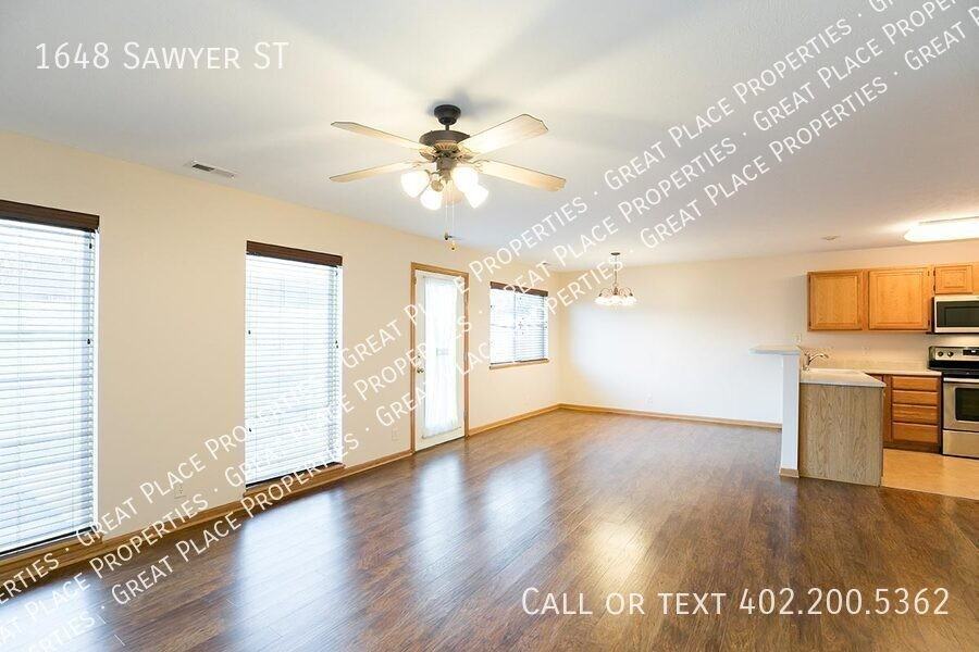 1648 Sawyer St - Photo 6 of 29