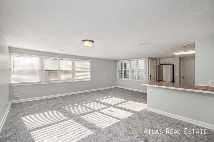 5335 Reeds Rd - Photo 4 of 17