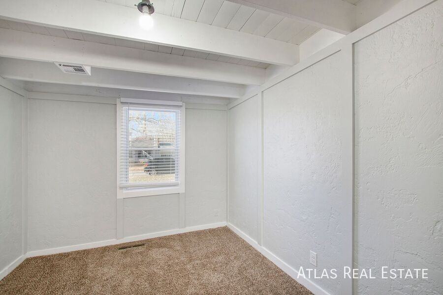 5335 Reeds Rd - Photo 7 of 17