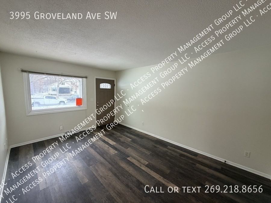 3995 Groveland Ave Sw - Photo 2 of 32