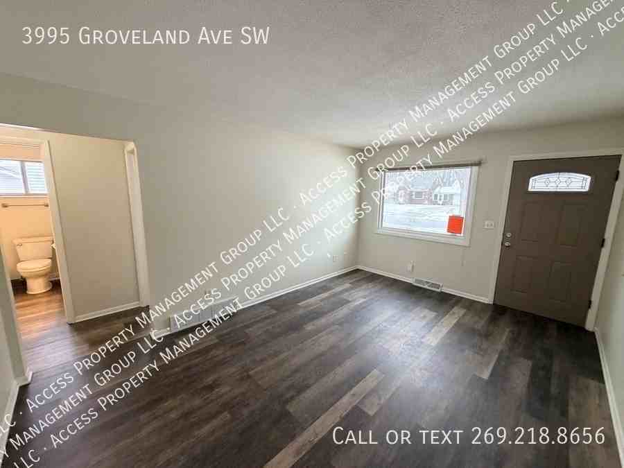 3995 Groveland Ave Sw - Photo 3 of 32